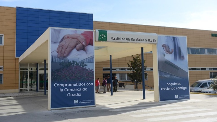 Evacuado al hospital tras un incendio en un pueblo de Granada